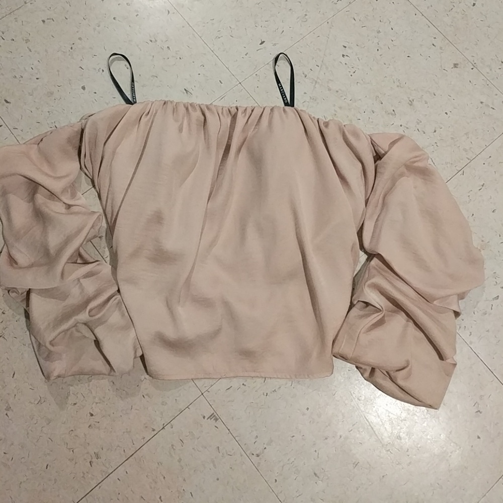 Guess by Marciano OFF-THE-SHOULDER TOP

[ Medium]
